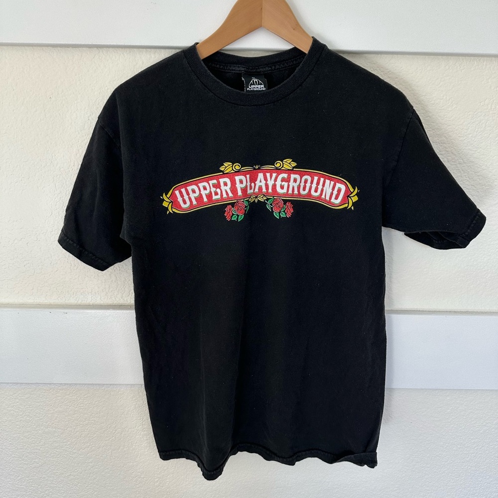 Men’s Upper Playground Short Sleeve Tee sz M